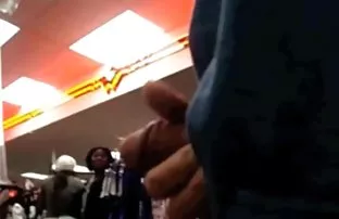 XXX છોકરી બનાવે છે કૂની પોતે અને cums