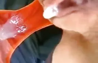 XXX મમ્મી દો પુત્ર કમ તેના પર titties