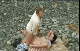 XXX સુંદર યુવાન શરીર પડેલા પરિદર્શક