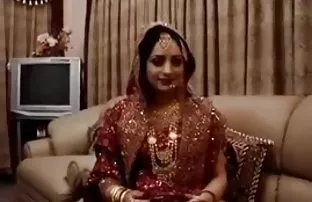 XXX બળાત્કાર એક બંદૂક સાથે મોટા બોબલા વાળી મહિલા ભોગ