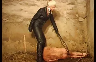XXX પુત્રી ઝડપી ઊંઘી જ્યારે તે Fucks પિતા