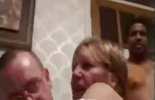 XXX ટેક્સી ડ્રાઈવર fucked અતીશય કામોત્તેજક છોકરી પ્રવાસી કાર