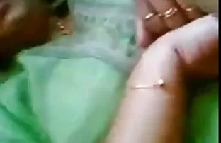 XXX Fucked એક છોકરી પર એક સ્પ્રિંગની અને અંદર આવવા તેના
